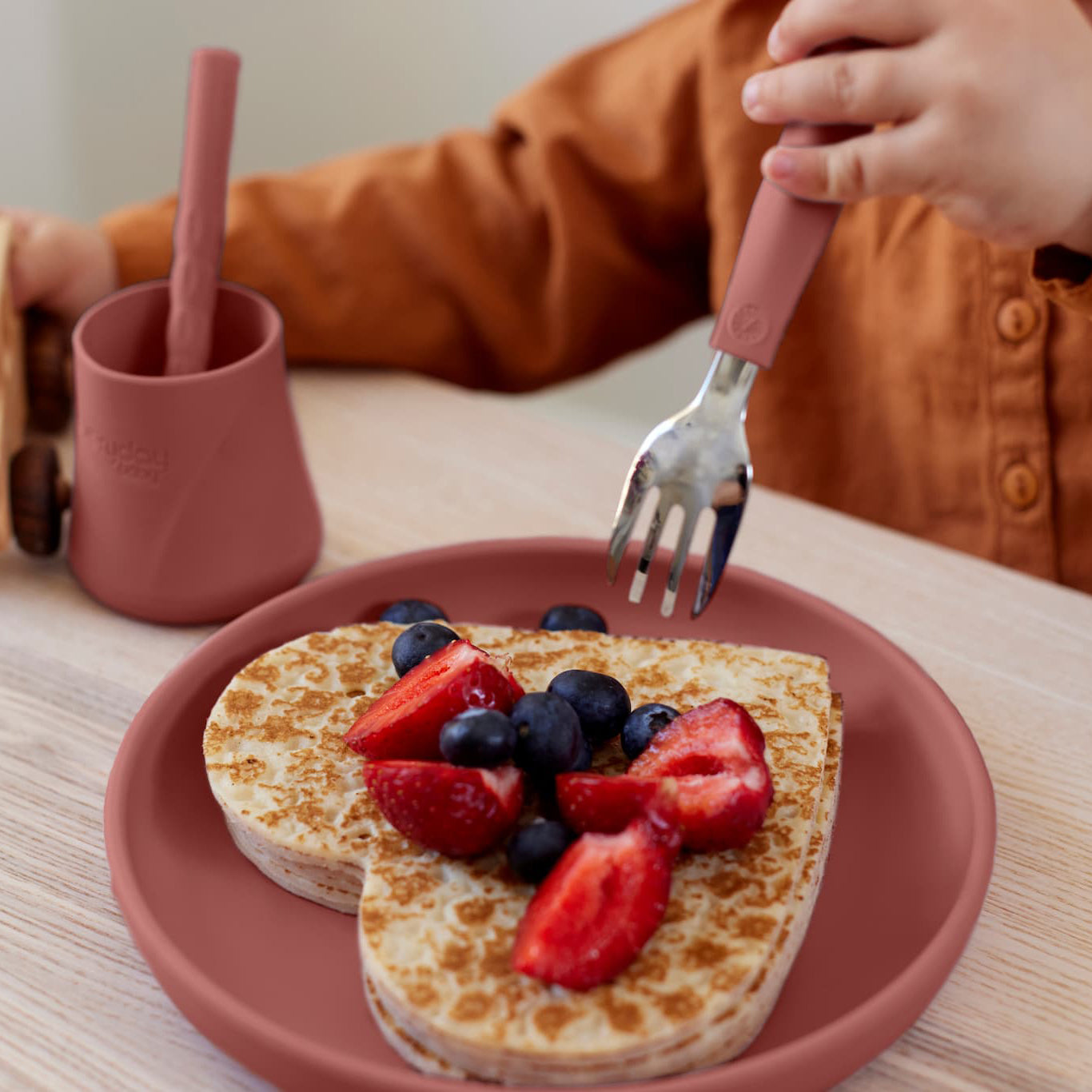 Children's cutlery in stainless steel and silicone