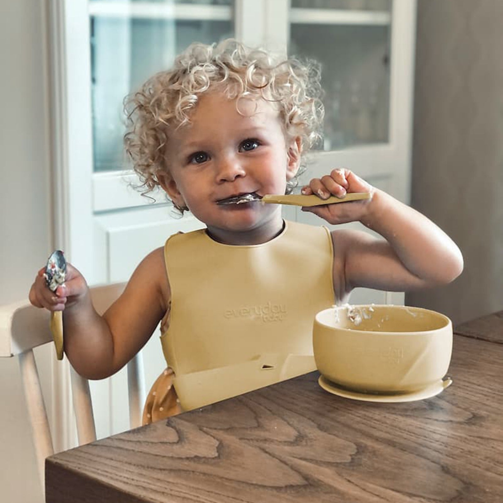 Silicone bib with a waist belt so it always stays in place